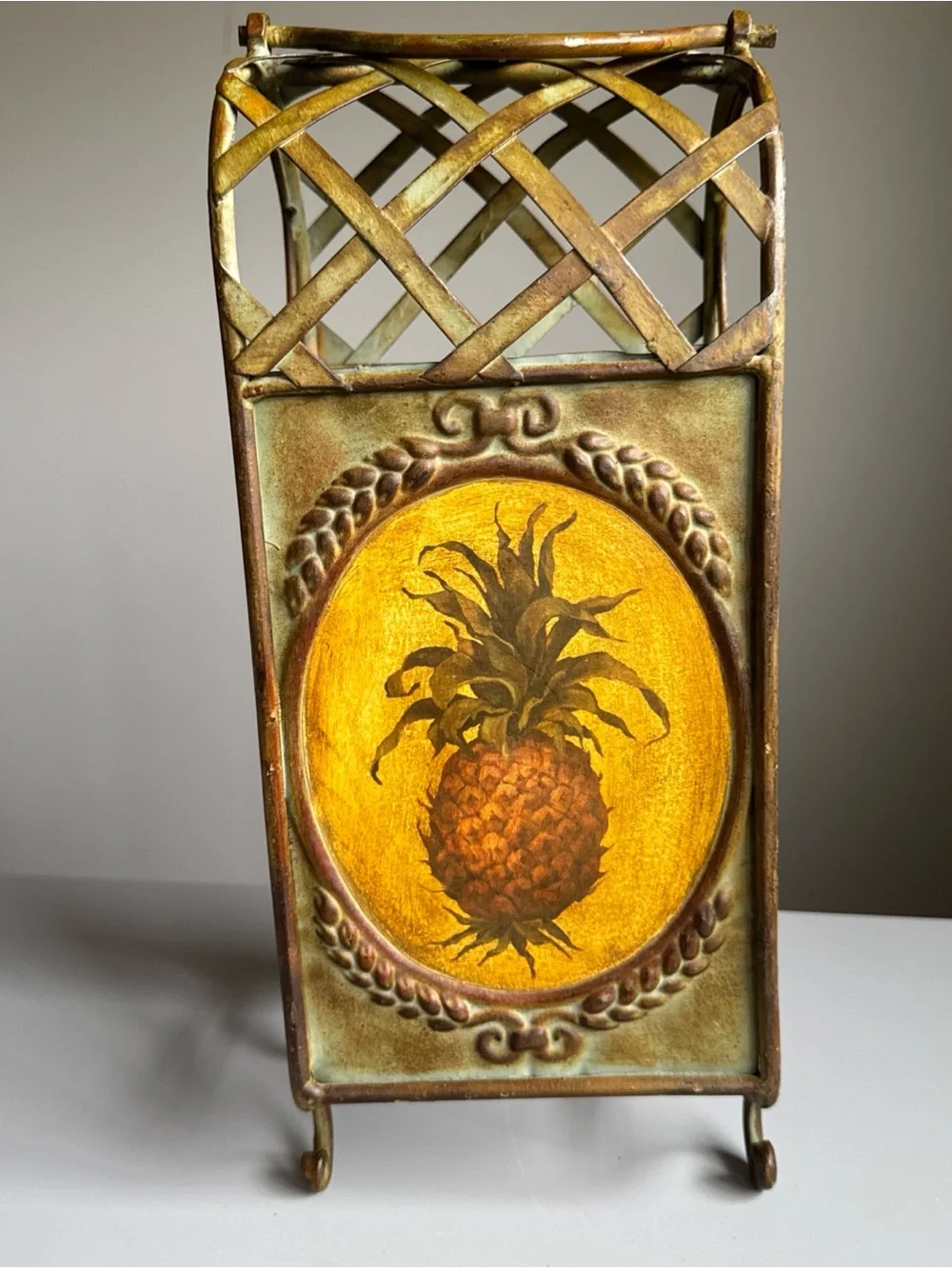 METAL TABLE TOP WINE 3 BOTTLE RACK HOLDER PINEAPPLE DECOR Theme Embossed Rustic